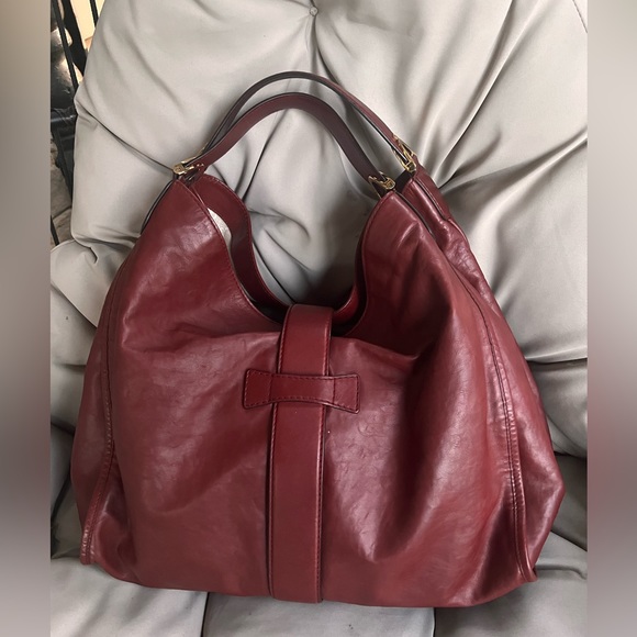 ❤️🔥GUCCI❤️🔥 HOBOS DARK BURGUNDY COLOR SHOULDER OR HAND BAG. - Picture 9 of 16